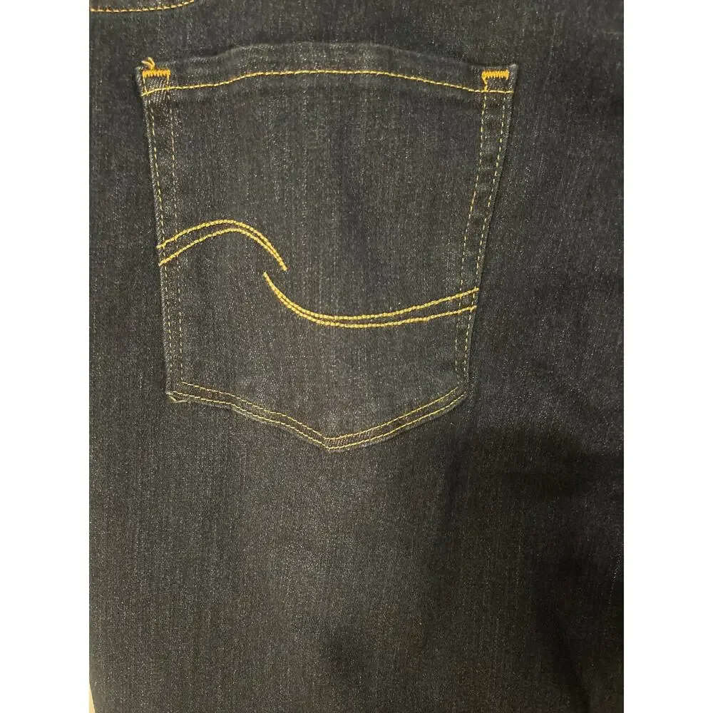 Levi Strauss Women’s Jeans Dark Wash Size 24M Mid-Rise‎ Bootcut NWT